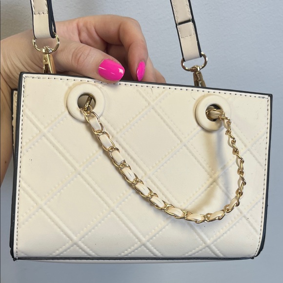 Tory Burch Ivory Quilted Bag with Gold Chain - Picture 5 of 6